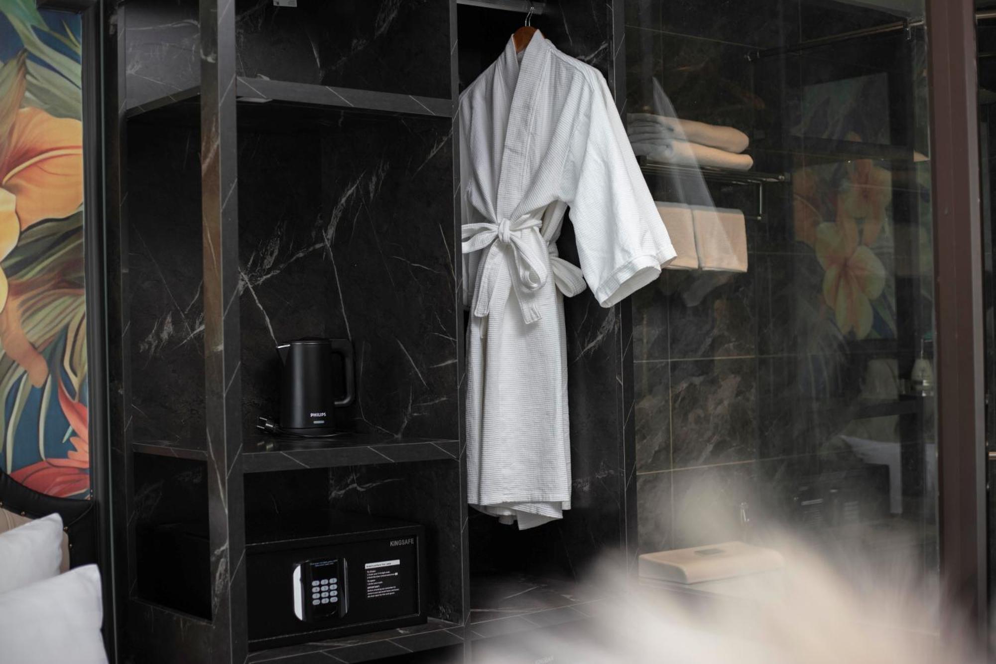 Madelise Amica Hotel And Travel Ханой Екстер'єр фото