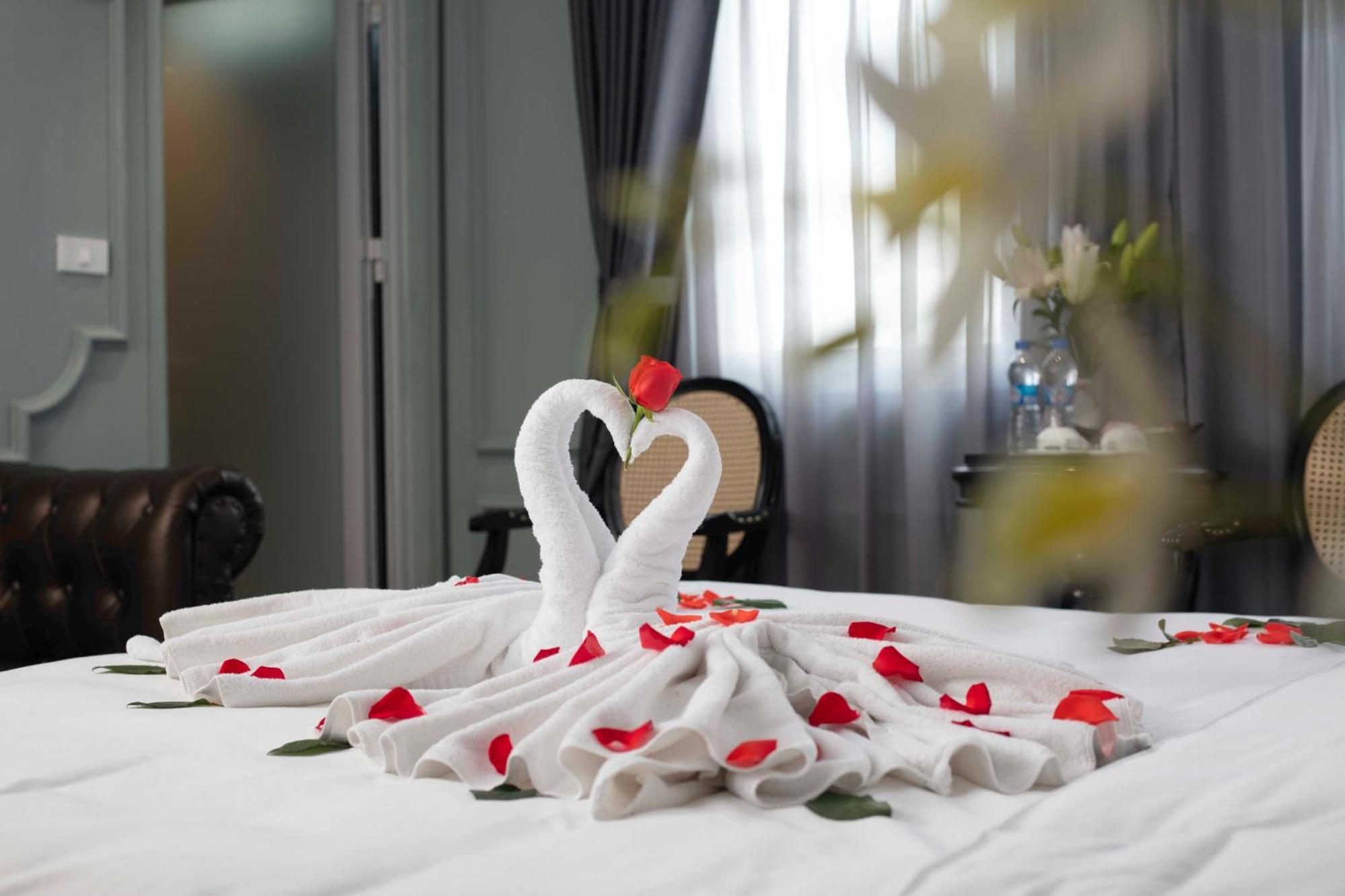 Madelise Amica Hotel And Travel Ханой Екстер'єр фото