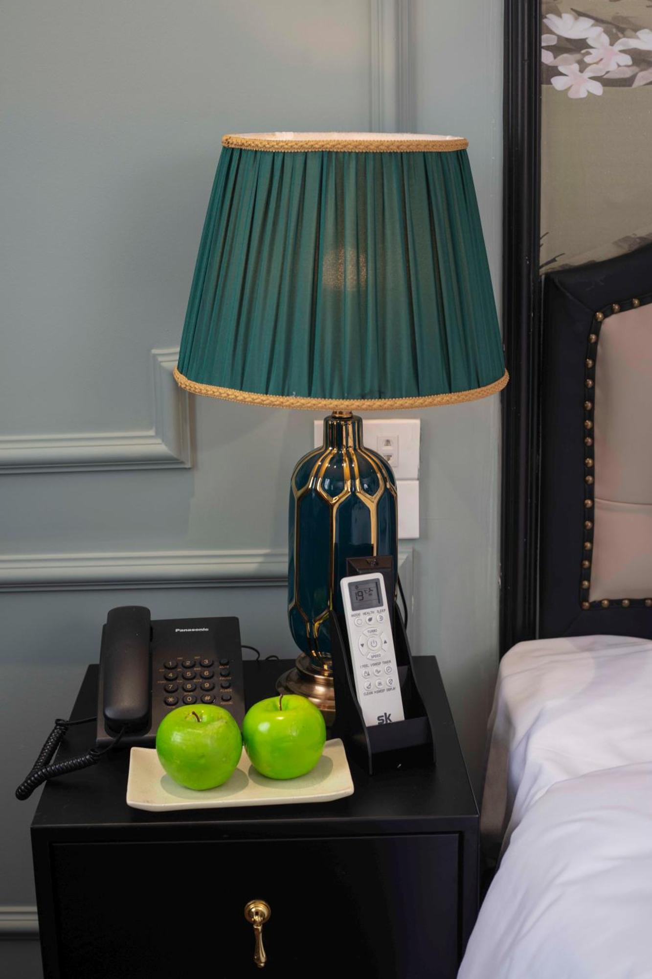Madelise Amica Hotel And Travel Ханой Екстер'єр фото